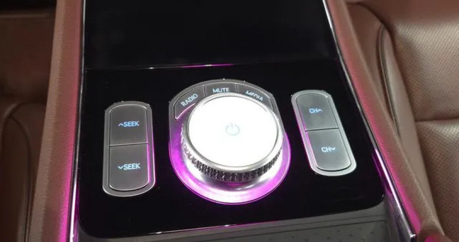Genesis G90 