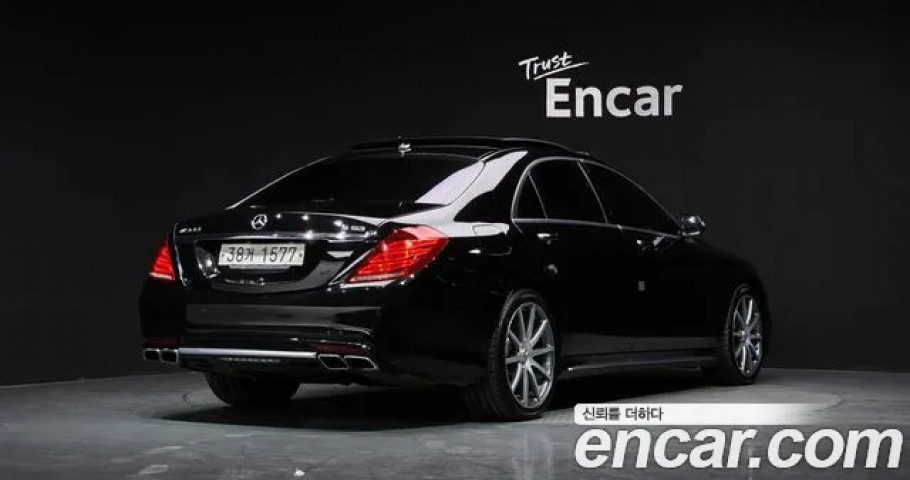 Mercedes-Benz S-Class 