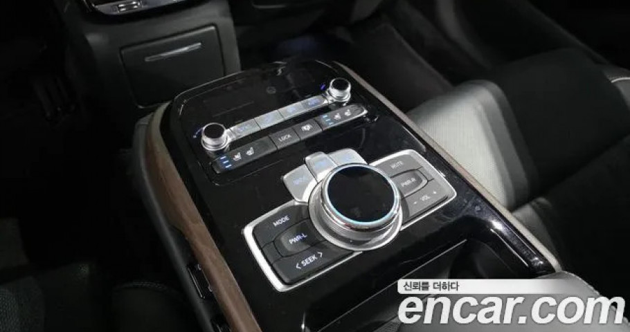 Genesis G90 