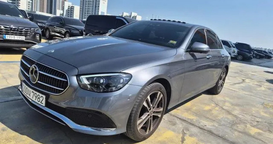 Mercedes-Benz E-Class 