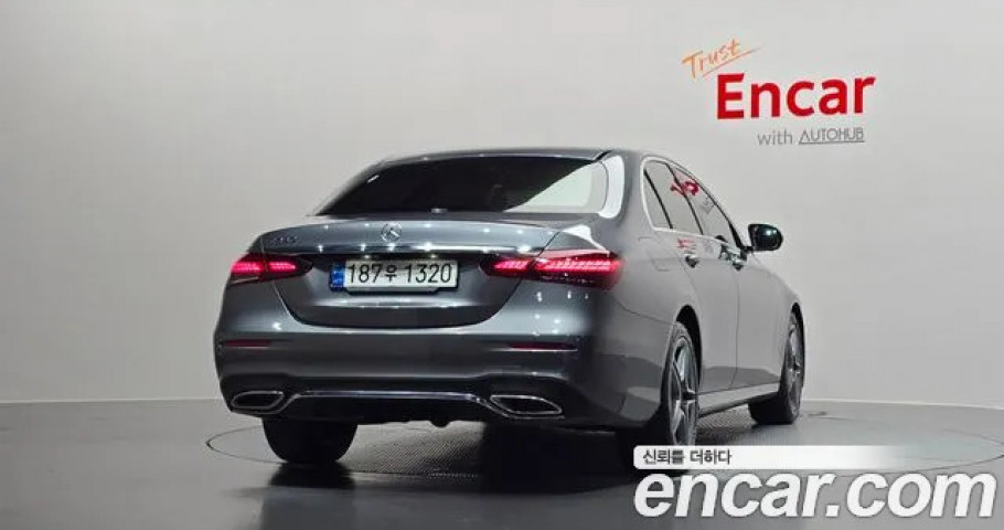 Mercedes-Benz E-Class 
