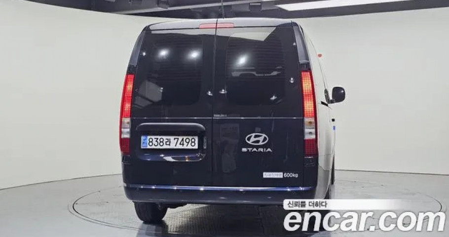 Hyundai Staria 