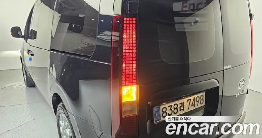 Hyundai Staria 