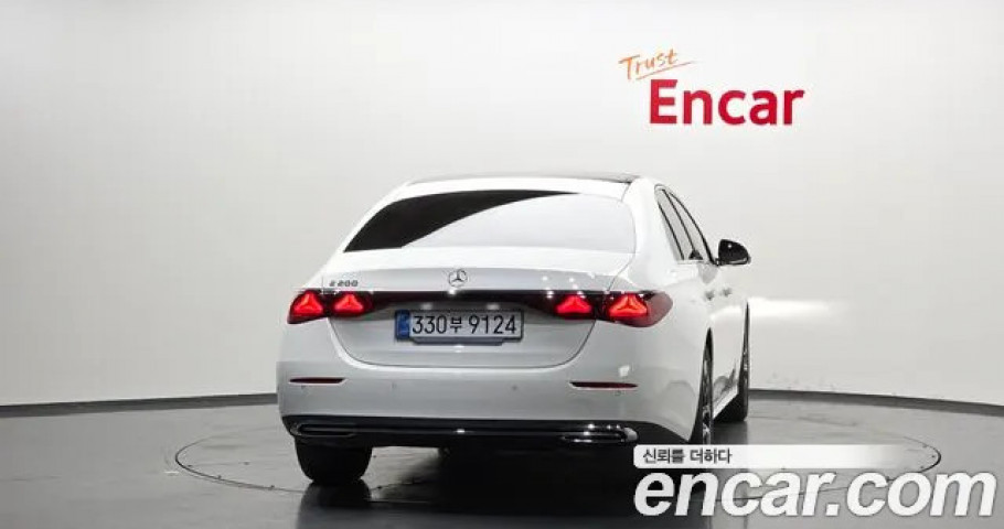 Mercedes-Benz E-Class 