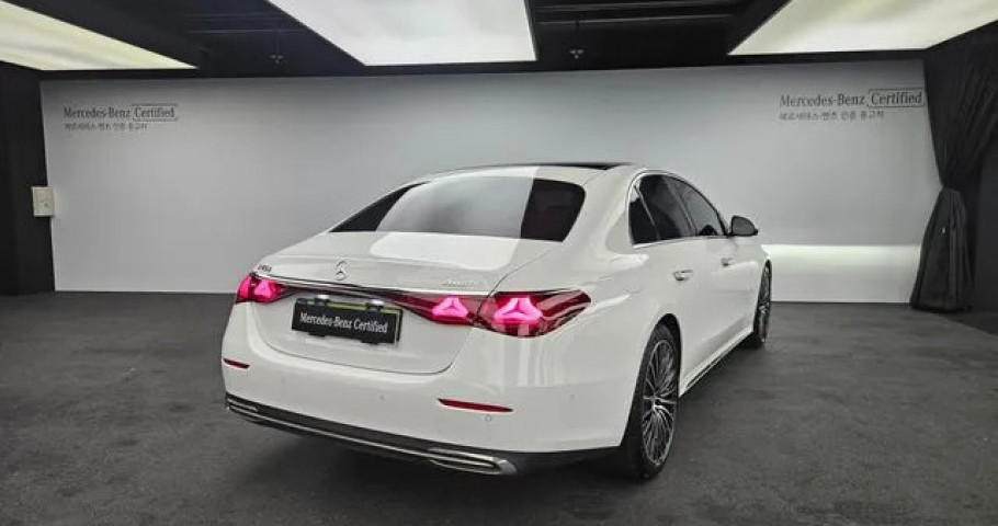 Mercedes-Benz E-Class 