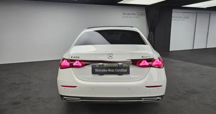 Mercedes-Benz E-Class 