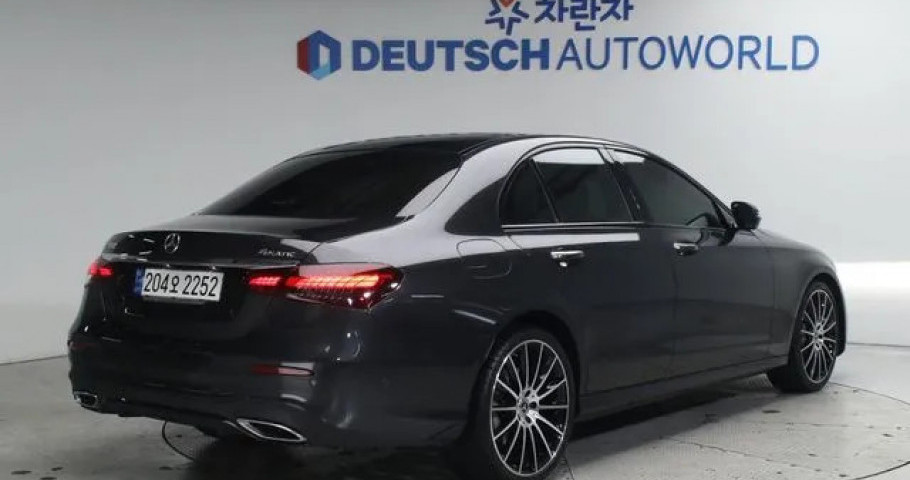 Mercedes-Benz E-Class 