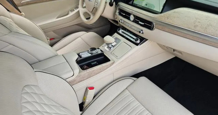 Genesis G90 