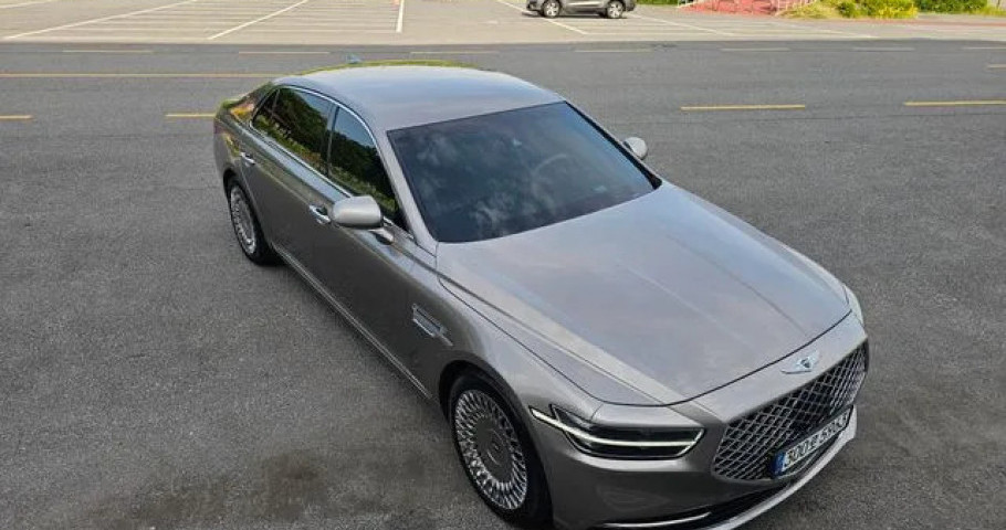 Genesis G90 