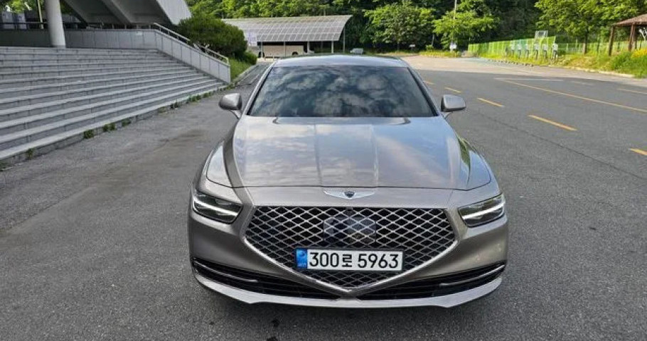 Genesis G90 