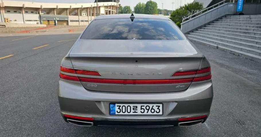 Genesis G90 