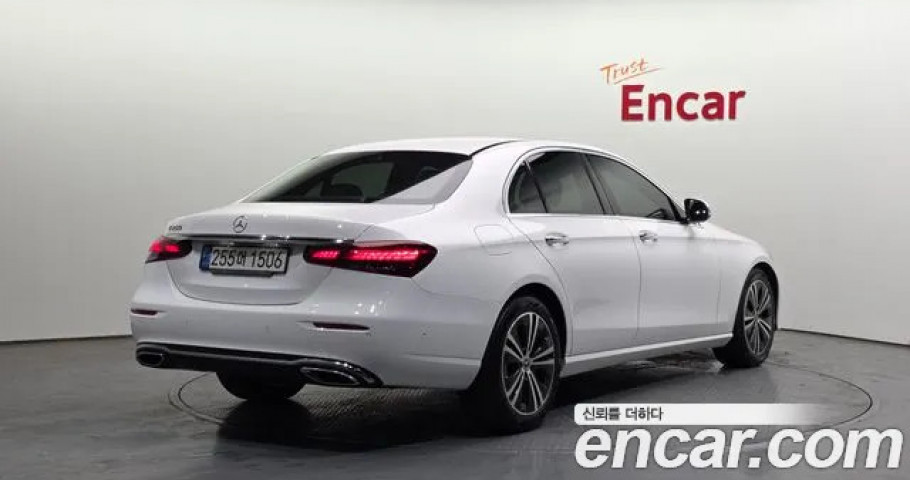 Mercedes-Benz E-Class 