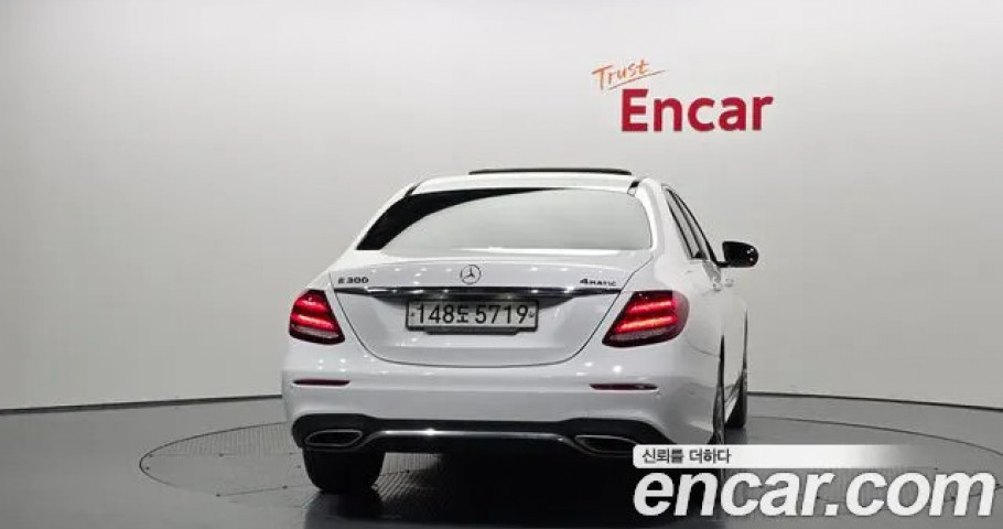 Mercedes-Benz E-Class 