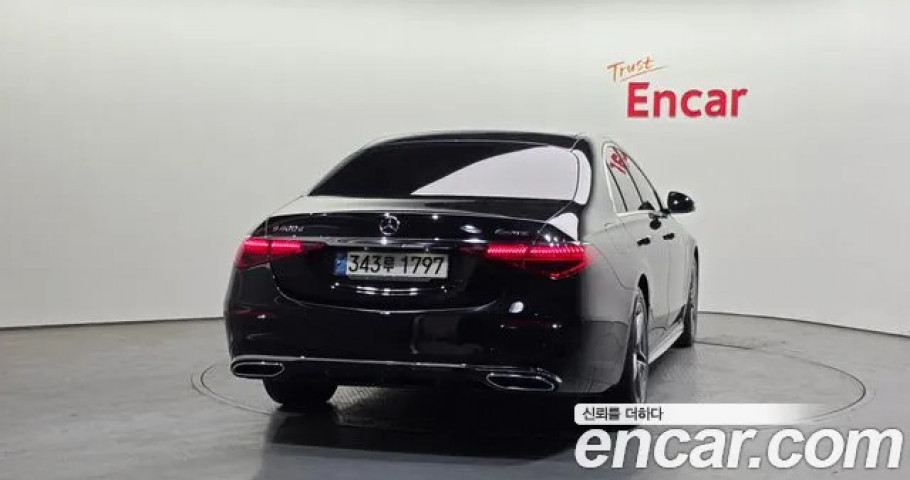 Mercedes-Benz S-Class 