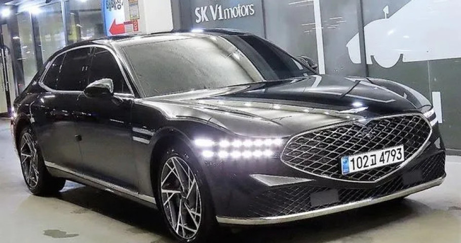Genesis G90 