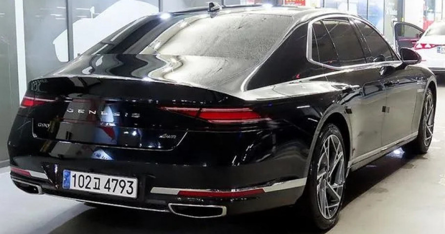 Genesis G90 