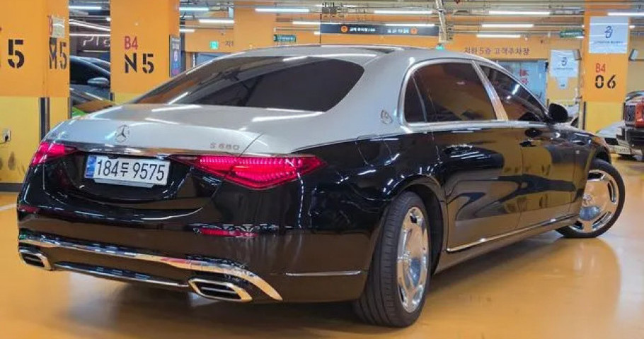 Mercedes-Benz S-Class 