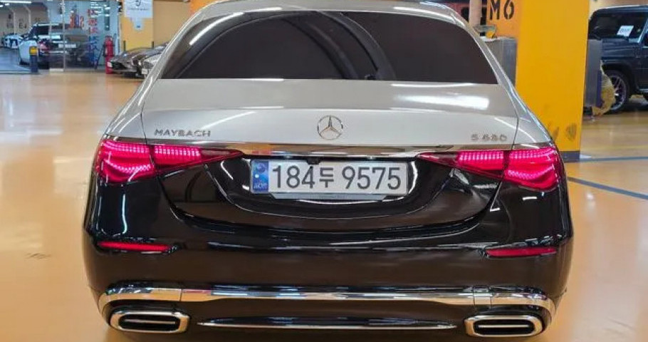 Mercedes-Benz S-Class 