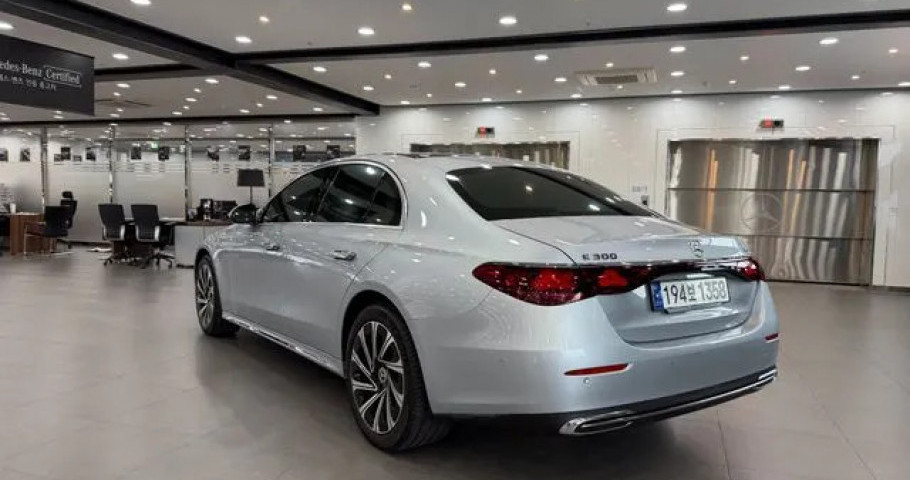 Mercedes-Benz E-Class 
