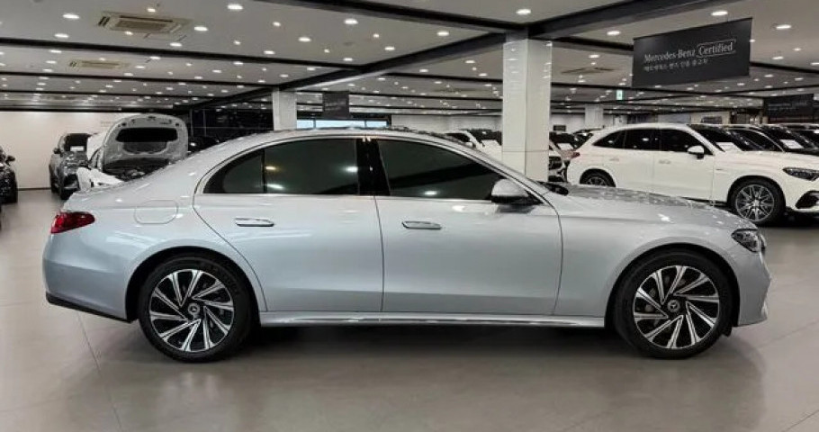 Mercedes-Benz E-Class 
