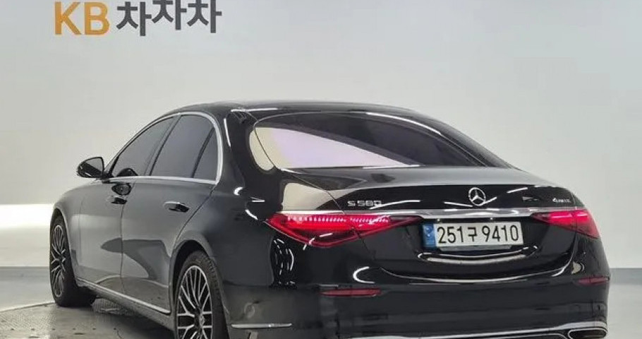 Mercedes-Benz S-Class 