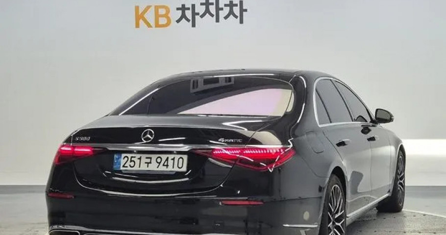 Mercedes-Benz S-Class 