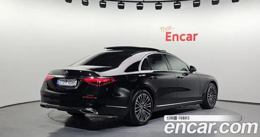 Mercedes-Benz S-Class 