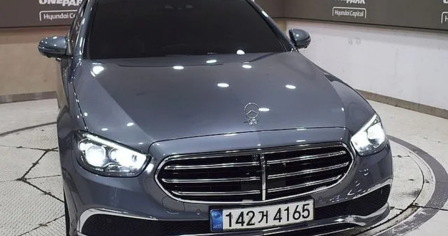 Mercedes-Benz E-Class 