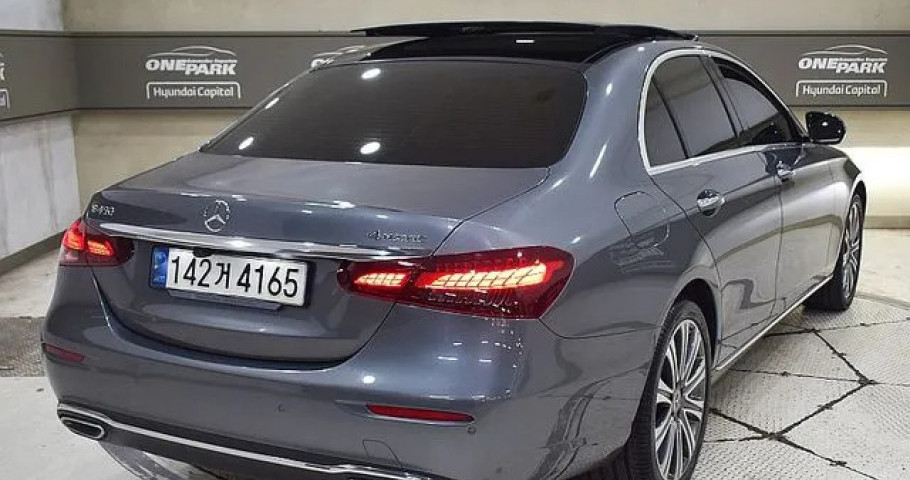 Mercedes-Benz E-Class 