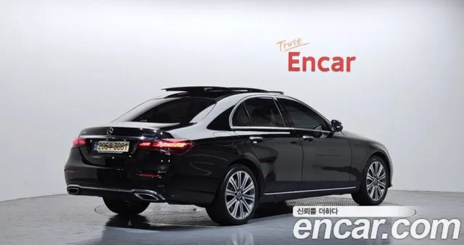 Mercedes-Benz E-Class 