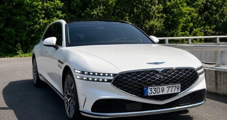 Genesis G90 