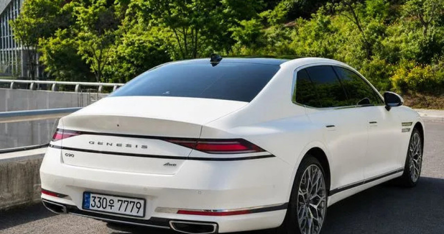 Genesis G90 