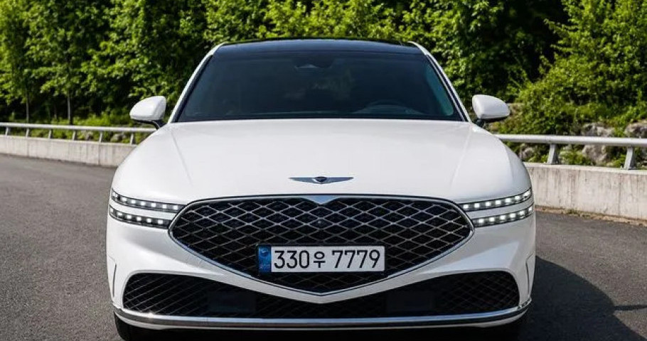 Genesis G90 
