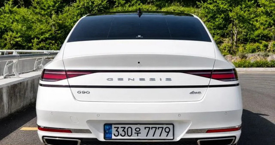 Genesis G90 