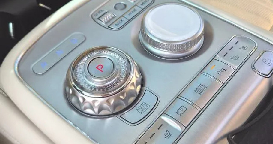 Genesis G90 