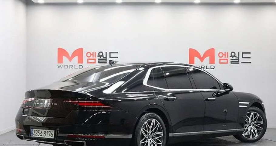 Genesis G90 