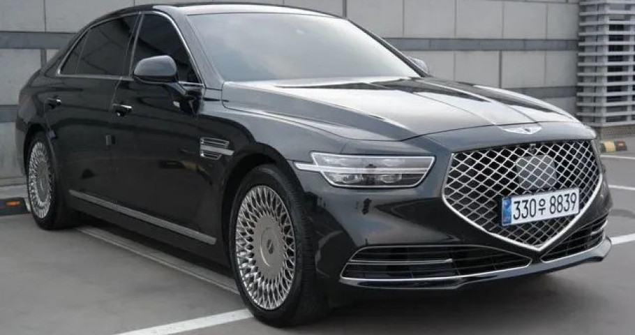 Genesis G90 