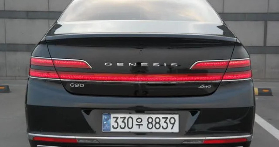 Genesis G90 