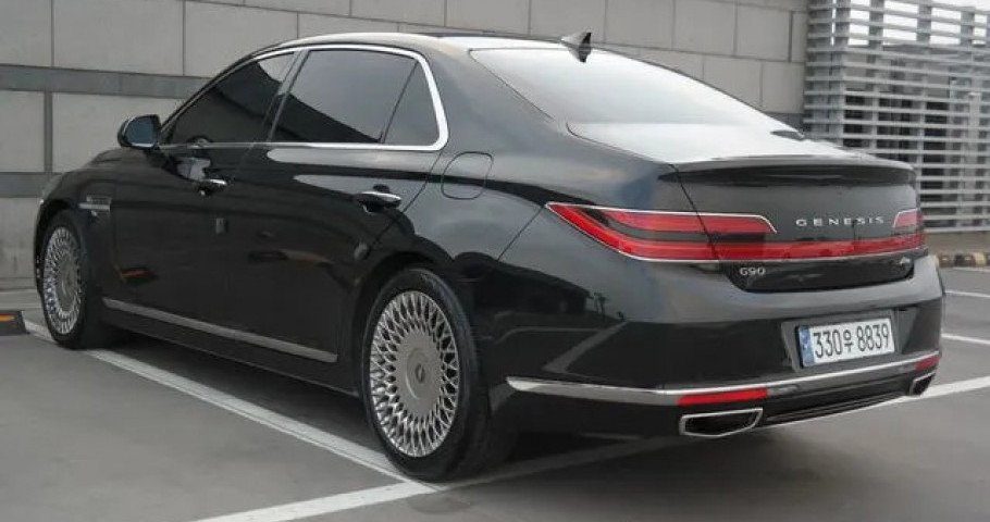 Genesis G90 