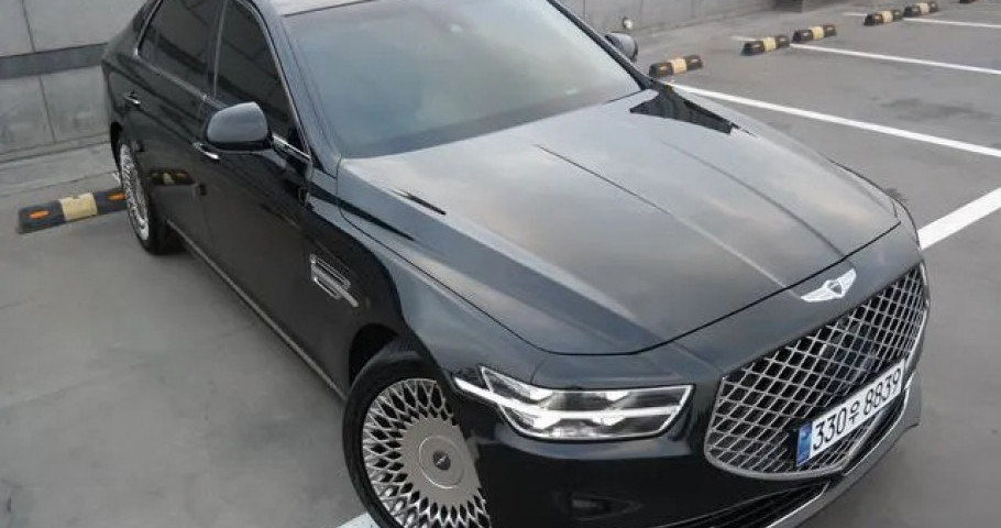 Genesis G90 