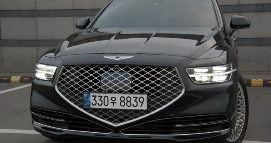 Genesis G90 