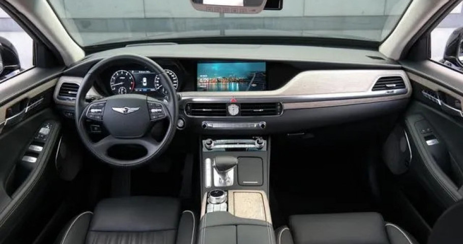 Genesis G90 