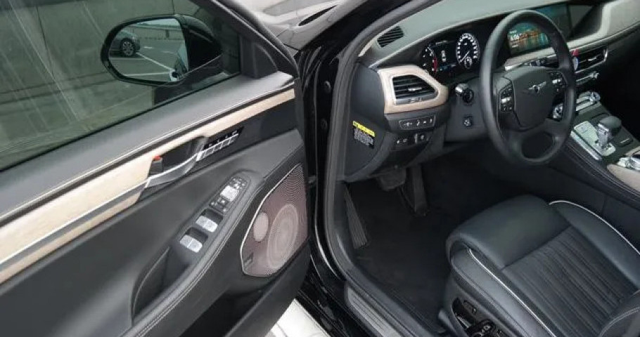 Genesis G90 