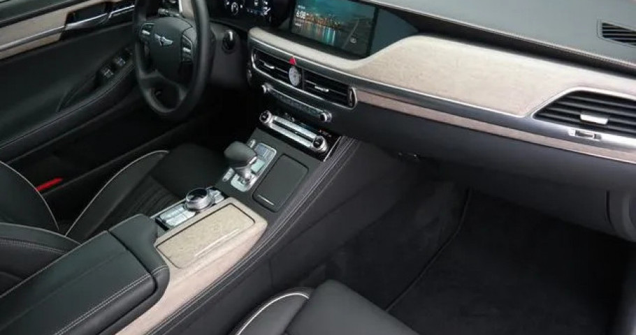 Genesis G90 