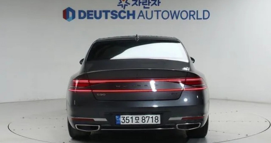Genesis G90 