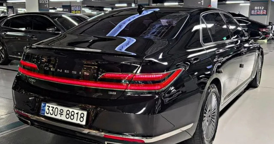 Genesis G90 