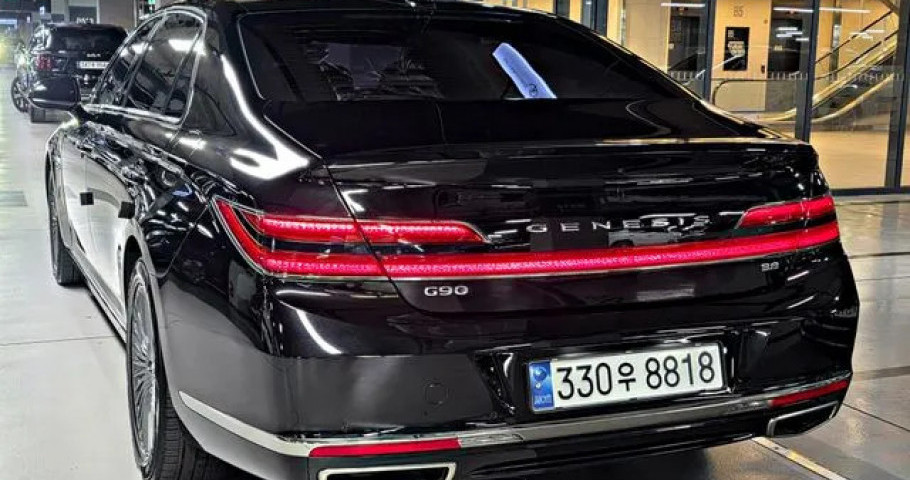 Genesis G90 