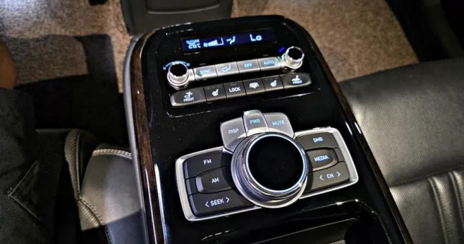 Genesis G90 