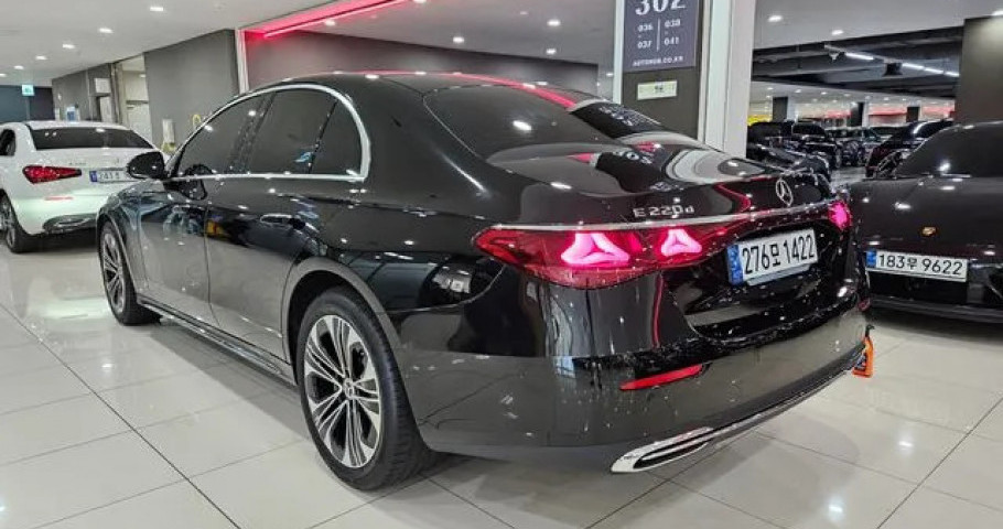 Mercedes-Benz E-Class 