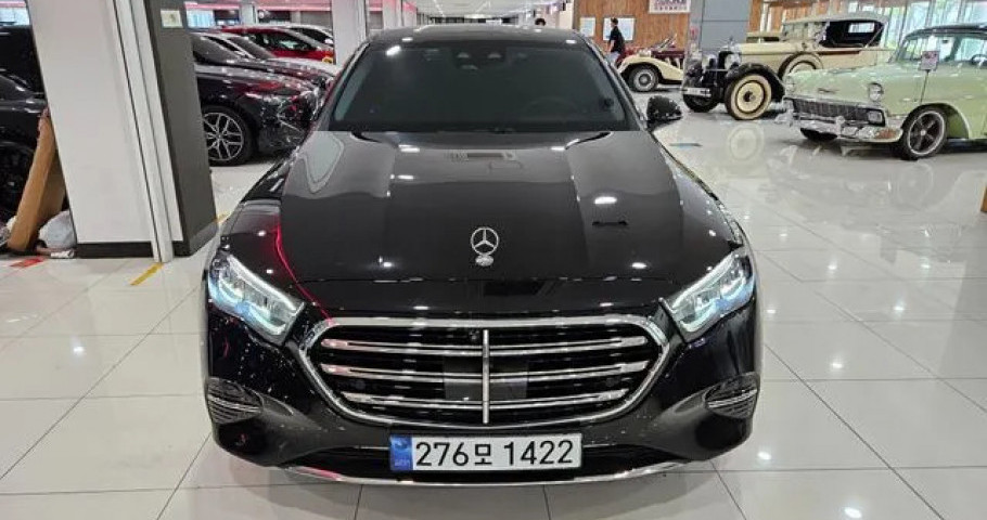Mercedes-Benz E-Class 